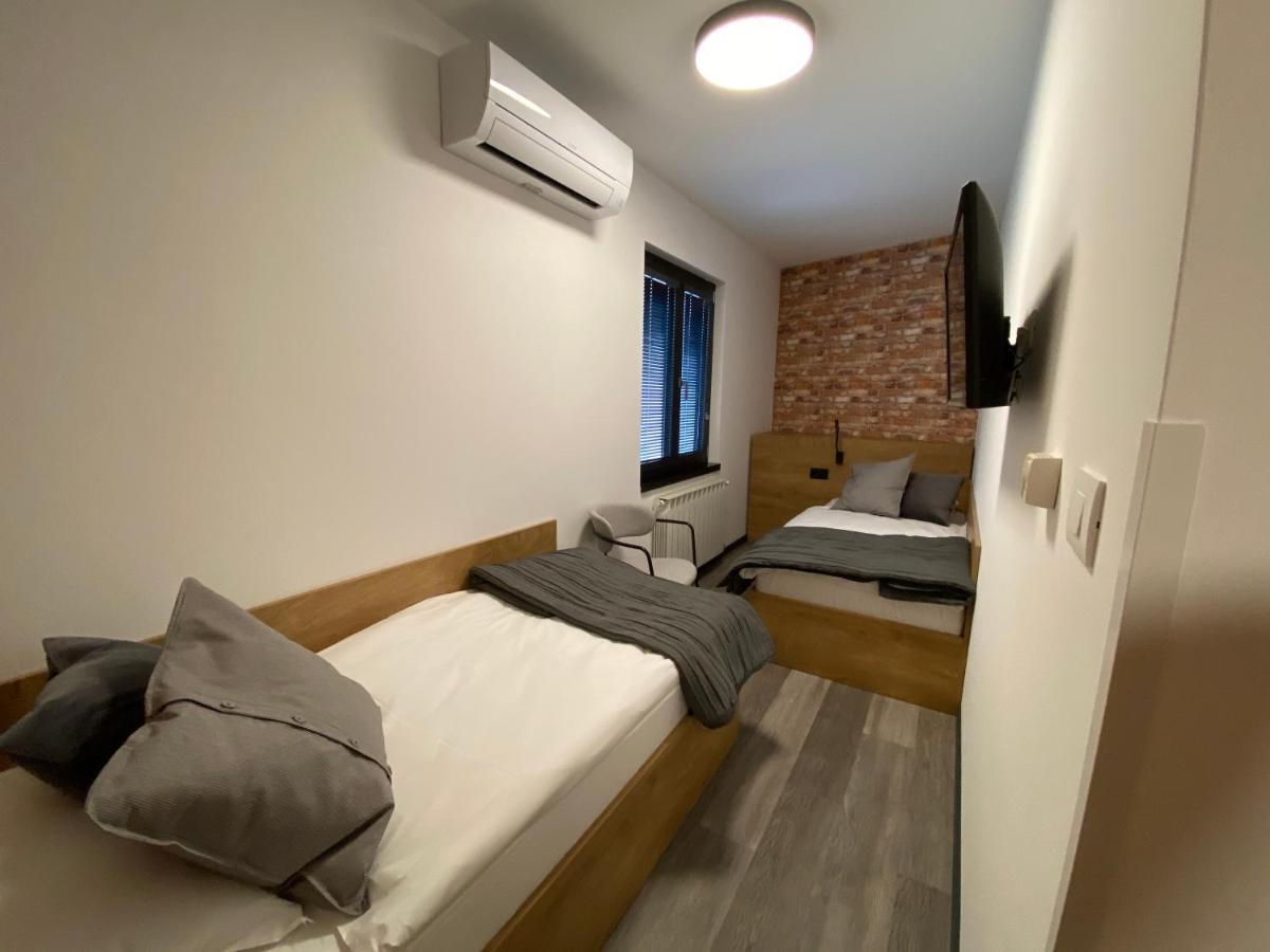 Buzinel Estate Ξενοδοχείο Dobrovo Εξωτερικό φωτογραφία